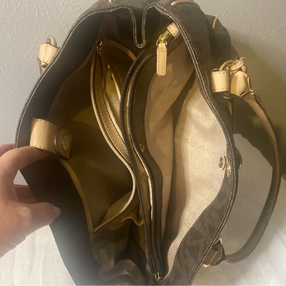 Michael Kors brown signature bag - Picture 6 of 11